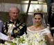 Le 19 juin 2010, la princesse héritière Victoria de Suède a épousé le roturier Daniel Westling en la cathédrale Storkyrkan, devant 1100 convives de marque. Puis ils rejoint le palais en barge pour une fête dans les jardins et le banquet nuptial (phot
