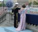 Le 19 juin 2010, la princesse héritière Victoria de Suède a épousé le roturier Daniel Westling en la cathédrale Storkyrkan, devant 1100 convives de marque. Puis ils rejoint le palais en barge pour une fête dans les jardins et le banquet nuptial.