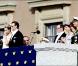 Le 19 juin 2010, la princesse héritière Victoria de Suède a épousé le roturier Daniel Westling en la cathédrale Storkyrkan, devant 1100 convives de marque. Puis ils rejoint le palais en barge pour une fête dans les jardins et le banquet nuptial.