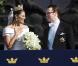 Le 19 juin 2010, la princesse héritière Victoria de Suède a épousé le roturier Daniel Westling en la cathédrale Storkyrkan, devant 1100 convives de marque. Puis ils rejoint le palais en barge pour une fête dans les jardins et le banquet nuptial.