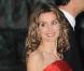 Letizia divine en rouge lors du dîner de mariage le 18 juin 2010 