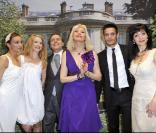  Marie Parouty, Camille Hugues, Raymond Acquaviva, Amanda Lear, Edouard Collin et Elie Axas lors de la 300e et dernière représentation de la pièce Panique au ministère au Théâtre de la porte Saint-Martin le 19 juin 2010 