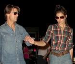 Katie Holmes n\'a pas l\'air très souriante pour dîner en tête à tête avec son Tom Cruise de mari... parce qu\'elle a abandonné sa Suri ?