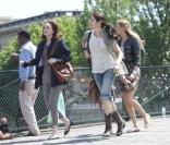 Laighton Meester, Selena Gomez et Katie Cassidy sur le tournage de la comédie américaine <i>Monte Carlo</i>, à Paris, le 23 juin 2010.
