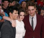 Robert Pattinson, Kristen Stewart et Taylor Lautner lors de l'avant-première de Twilight III : Hésitation à Los Angeles le 24 juin 2010