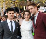 Taylor Lautner, Kristen Stewart et Robert Pattinson lors de l\'avant-première de Twilight 3 : Hésitation à Los Angeles le 24 juin 2010