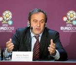 Le président de l\'UEFA, Michel Platini, a été victime d\'un malaise à Johannesburg (Afrique du Sud), alors qu\'il dînait dans un restaurant aux côtés de Gérard Houllier.