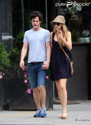 Blake Lively et Penn Badgley en amoureux à New York, le 12 juillet 2010