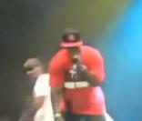 50 Cent se fait bousculer par un fan à Salvador, au Brésil, le 9 juillet 2010