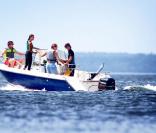 Le prince Carl Philip de Suède s'adonne aux plaisirs du jetski en mer Baltique, le 16 juillet 2010