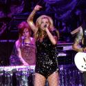 Kesha en mode hard rockeuse de diamant... ouvre le bal pour le duo Rihanna et Eminem !