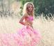 Shakira plus divine que jamais lorsqu'elle se transforme en danseuse fluorescente !