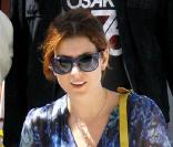  Kate Walsh se promène avec des amis dans Studio City le 22 juillet 2010 à Los Angeles 