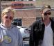 Robert Pattinson et sa mère Clare sortent du cinéma Malibu Theater après avoir vu Salt le 24 juillet 2010 à Los Angeles