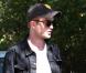 Robert Pattinson et sa mère Clare sortent du cinéma Malibu Theater après avoir vu Salt le 24 juillet 2010 à Los Angeles