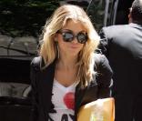 AnnaLynne McCord : elle suit la tendance tout doucement, du coup avant de craquer complètement pour le pointu, elle mise sur les chaussures un peu plus ovales.