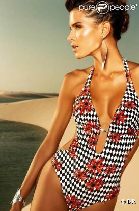 La belle Raica Oliveira pour la collection 2010 des maillots de bains de chez Banco de Areia.