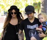 Pete Wentz et Ashlee Simpson étaient aperçus avec leur petit Bronx, 1 an et demi, dans un parc de Los Angeles, ce samedi 31 juillet.