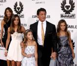 Sylvester Stallone en famille, lors de l'avant-première de  The Expendables , au Graumann's Chinese Theatre d'Hollywood, à Los Angeles, le 3 août 2010.