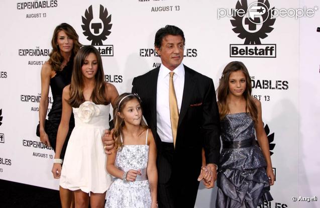 Sylvester Stallone en famille, lors de l'avant-première de  The Expendables , au Graumann's Chinese Theatre d'Hollywood, à Los Angeles, le 3 août 2010.