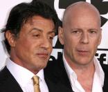Sylvester Stallone et Bruce Willis, lors de l'avant-première de  The Expendables , au Graumann's Chinese Theatre d'Hollywood, à Los Angeles, le 3 août 2010.