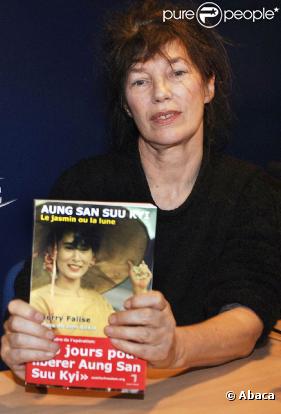 Au festival cinématographique de Douarnenez, en août 2010, Jane Birkin et le prix Nobel Aung San Suu Kyi, qu'elle soutient ardemment, ont été honorées... 