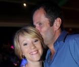 Christian Vadim et sa compagne Julia lors de la vente aux enchères au profit des assocation Tidène et Puits du désert le 26 août 2010 dans le domaine de Bertaud-Belieu à Saint-Tropez
