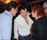 Philippe Lellouche, Edouard Baer et Régine lors de la vente aux enchères au profit des assocation Tidène et Puits du désert le 26 août 2010 dans le domaine de Bertaud-Belieu à Saint-Tropez
