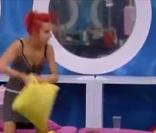 Bataille de polochons dans Secret Story 4