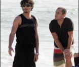 Jesus Luz à la plage à Rio de Janeiro avec des amis