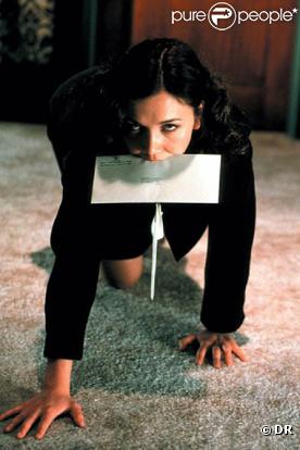 Des images de  La Secrétaire , avec Maggie Gyllenhaal et James Spader.