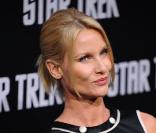 Nicollette Sheridan accuse Marc Cherry, créateur de  Desperate Housewives , de licenciement abusif et de coups et  blessures sur sa personne.