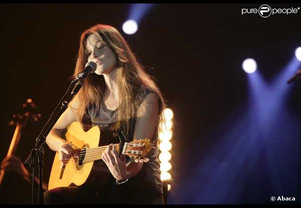 Carla Bruni-Sarkozy en duo avec Bono du groupe U2 !