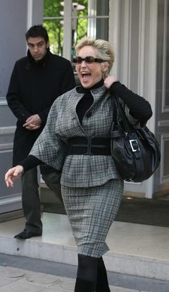 Attention à la marche, Sharon !