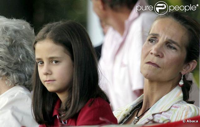 Le 12 septembre, l'infante Elena d'Espagne assistait, en sa qualité de présidente de l'événement, au Trofeo el Corte Inglés de jumping, avec sa fille Victoria et sa tante Pilar.