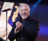Le 12 septembre 2010, de nombreuses stars étaient réunies pour un concert de bienfaisance au profit de l\'association Help for Heroes, dont Tom Jones.<br />