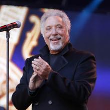 Le 12 septembre 2010, de nombreuses stars étaient réunies pour un concert de bienfaisance au profit de l'association Help for Heroes, dont Tom Jones.<br />