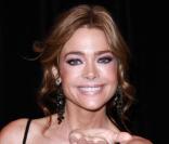 Denise Richards durant le défilé Tracy Reese lors de la Mercedes Fashion Week de New York au Lincoln Center le 13 septembre 2010