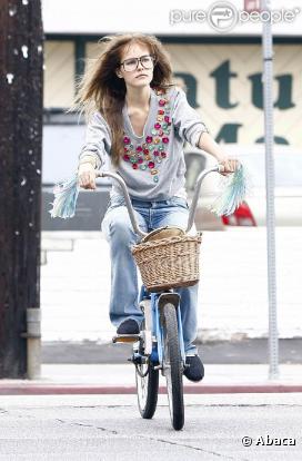 Isabel Lucas à Los Feliz, le 22 septembre 2010