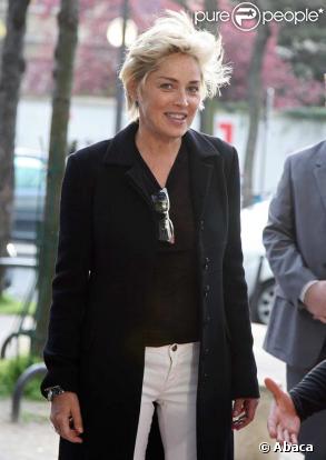 Sharon Stone sait toujours comment s'occuper lorsqu'elle vient à Paris