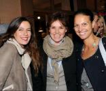 Zoé Félix, Isabelle Giordano et Claire Nebout lors de la soirée de lancement de la nouvelle collection de chaussures de Nathalie Garcon dans sa boutique de la Galerie Vivienne et inauguration du pop up store créé pour l'occasion le 27 septembre 2010