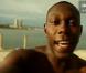 Le rappeur anglais Dizzee Rascal dans le clip de Loca