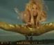 Shakira dans le clip de Loca
