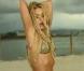 Shakira et le rappeur anglais Dizzee Rascal dans le clip de Loca