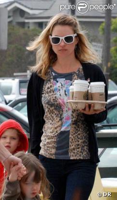 Kate Moss, sa fille (en rouge), et quelques amies