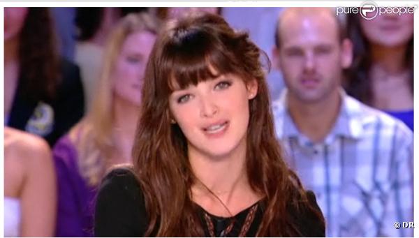 Charlotte Le Bon dans sa météo du 4 octobre 2010. Justin Timberlake est l'invité du Grand Journal de Canal +.