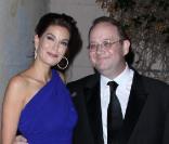 Teri Hatcher et le producteur Marc Cherry lors de la soirée Broadway tonight au Alex Theatre à Glendale, Los Angeles, le 4 octobre 2010<span class=standardtextnolink></span>