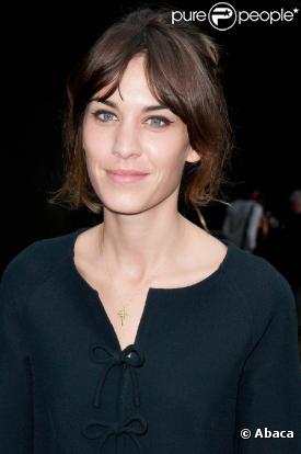 Alexa Chung se rendant au défilé Valentino à Paris, le 5 octobre 2010