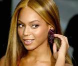 Beyoncé a toujours afficher une silhouette voluptueuse mais à l'époque en 2003 l'héroïne des Single Ladies n'avait pas beaucoup de poitrine !  