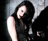 Juliette Lewis, un an après la sortie de son intense premier album solo,  Terra Incognita , propose un clip fou qui s'inspire du film  Fight Club ...